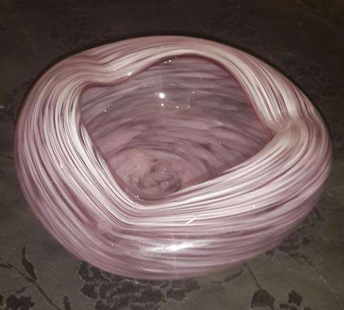 Murano glass ashtray, 13cm at widest, pink with white swirl detail